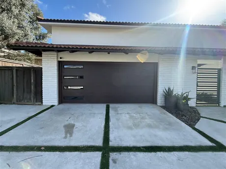 New modern garage door installed by Noah Garage Doors in San Diego
